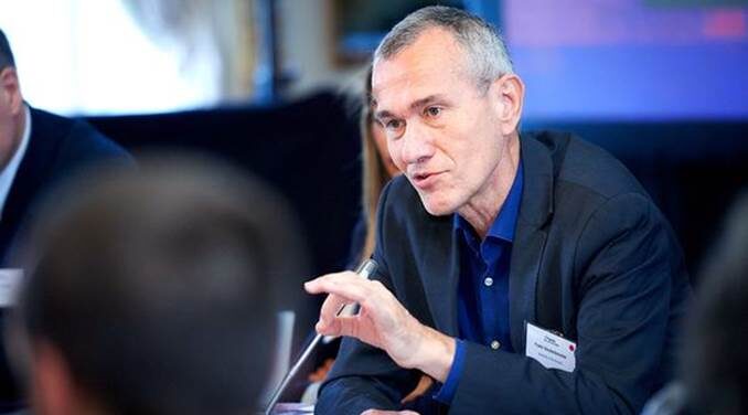 Frank Vandenbroucke satisfait de l’avancée du Covid Safe Ticket: « Il peut sécuriser les libertés »
