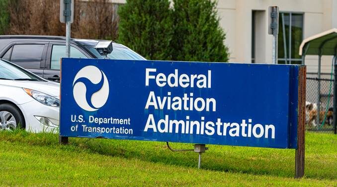 La politique vaccinale de la FAA viole ses propres règles...