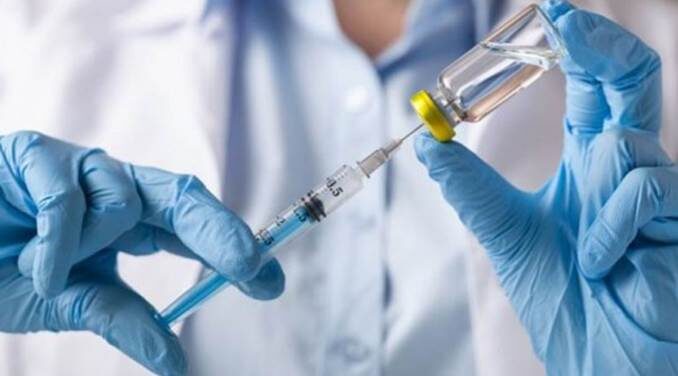 Le ministre de la santé japonais met en garde contre les effets secondaires des vaccins