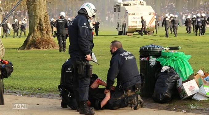 "Le petit pouvoir belge médiocre et hésitant utilise des méthodes visant à criminaliser ses opposants"