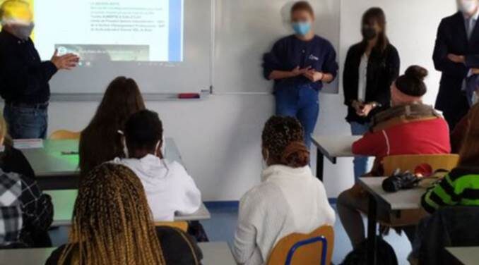 Le statut vaccinal des jeunes restera sous le joug du secret médical.