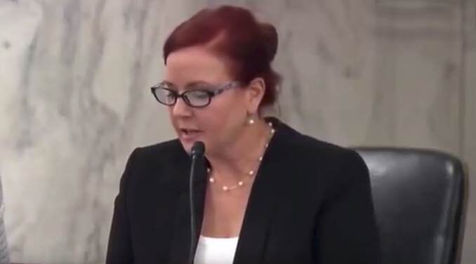 Theresa Long, médecin de l’armée américaine, alerte sur la vaccination contre le Covid-19