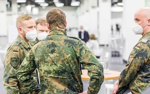Allemagne : Covid par devant, remilitarisation par derrière
