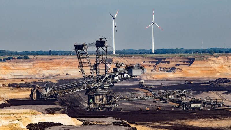 Climat : les exploitations allemandes gigantesques de lignite côtoient l’énergie verte