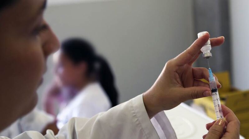 Covid-19 : des femmes accusent le vaccin, "l’ablation de l’utérus, c’est la seule solution qui se présentait à moi"