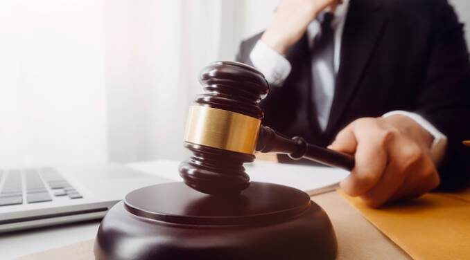 Le laissez-passer sanitaire débattu à la Cour constitutionnelle